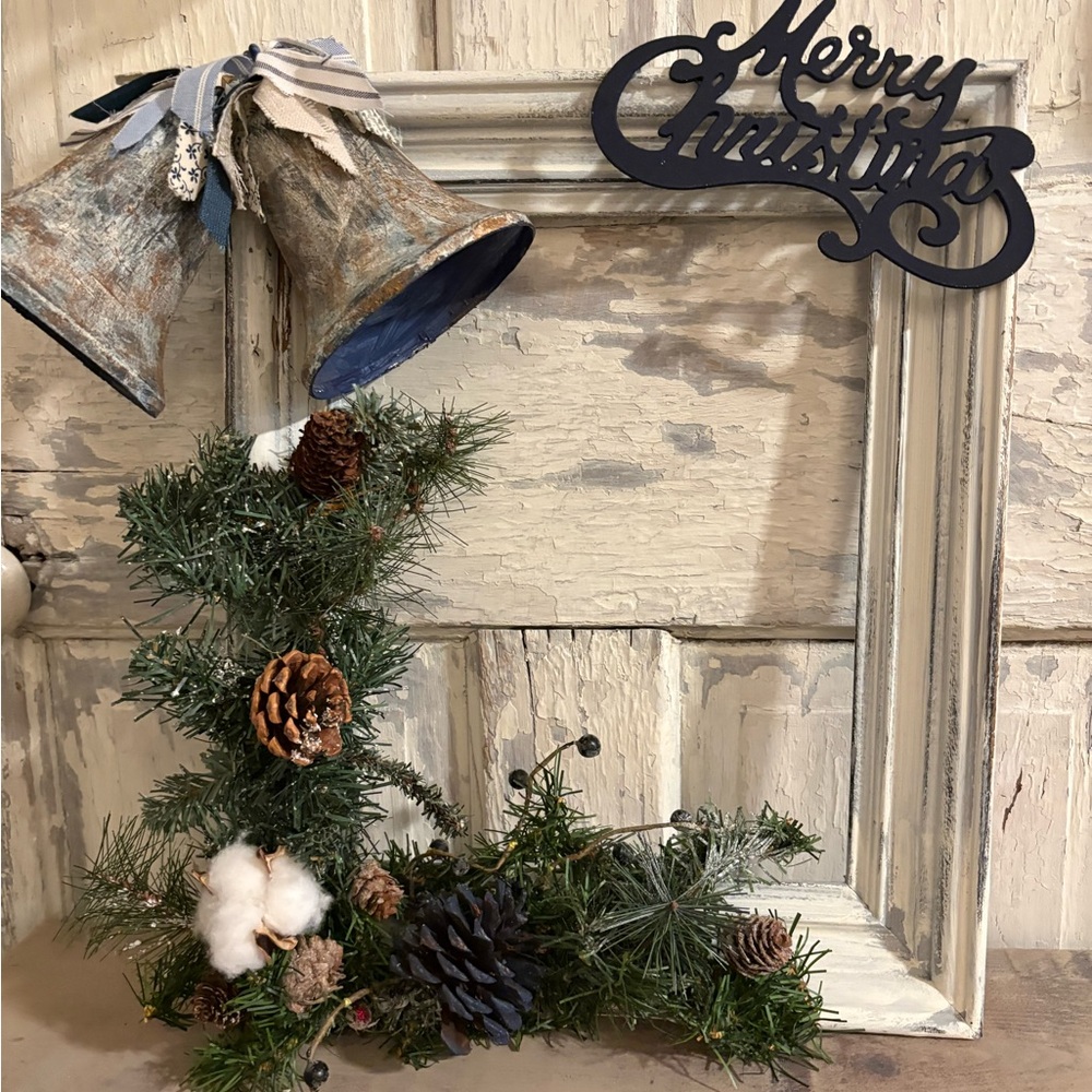 Rustic Christmas Bell and Pinecone Frame Decor